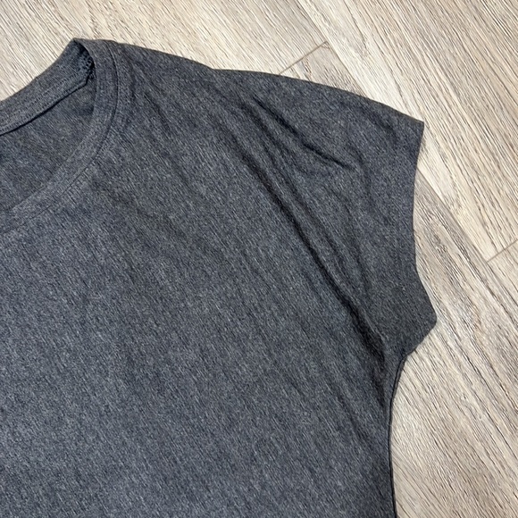 Athleta Threadlight Relaxed Top Gray Asymmetrical, size small - Picture 3 of 5